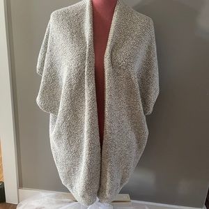 Aritzia Community Iconic Cape XS/S. EEUC